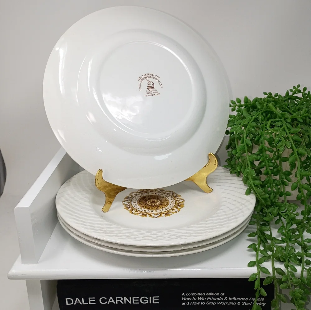 White and Gold Enoch By Wedgewood Dinnerware Set